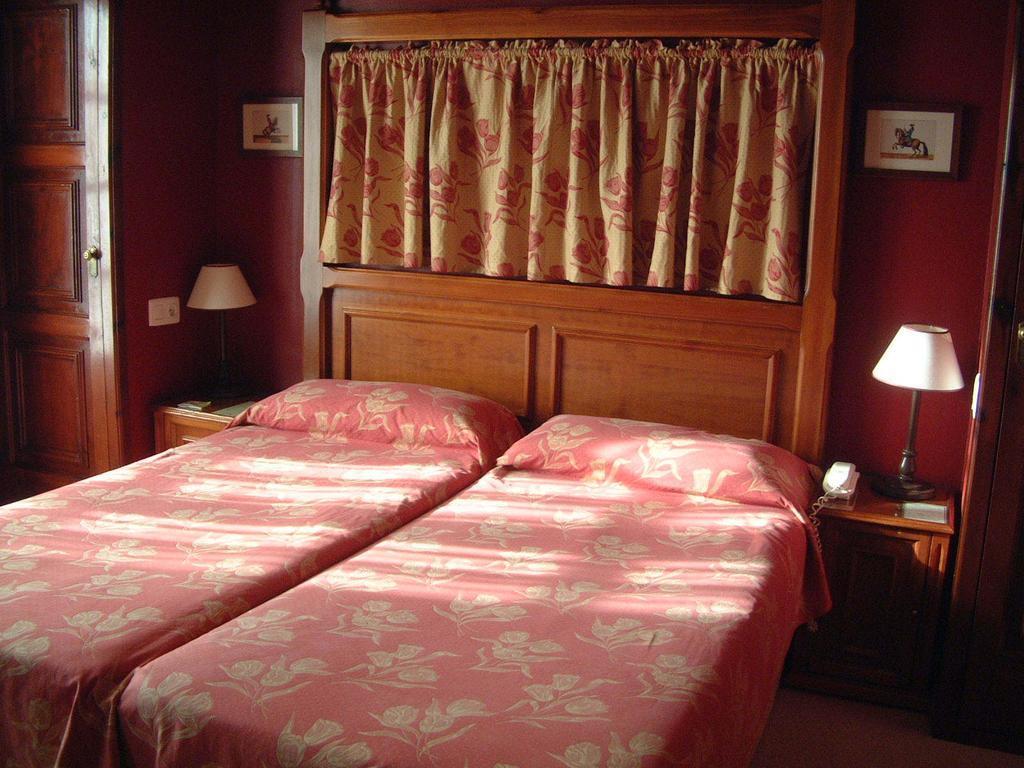 Husa Sant Bernat Montseny Habitación foto